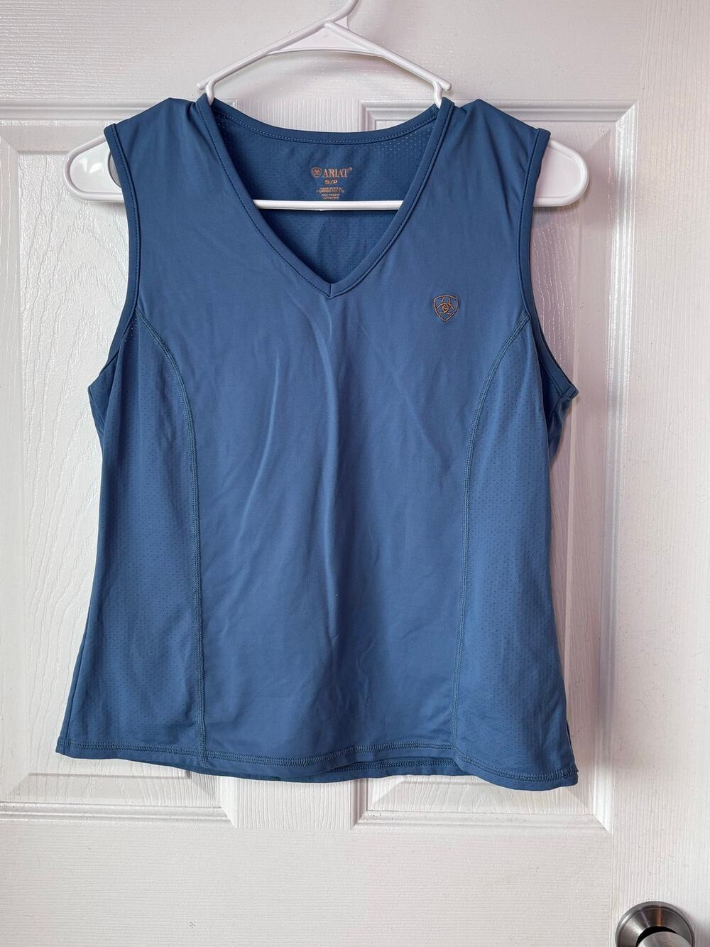 Ariat Womenβs Small Blue VentTEK Sleeveless Performance Tank Top